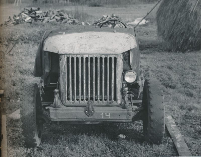 Foto. Traktoritest. Hugo Lilleväli. 1988. Asub HM 8672