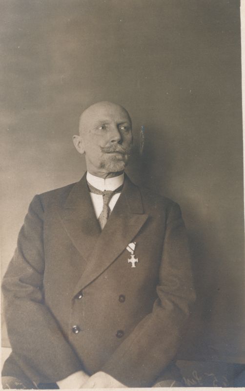 Foto. Harald Dampff, portree.  Albumis HM 8466:1. Kuulunud kapten Harald Dampffile.