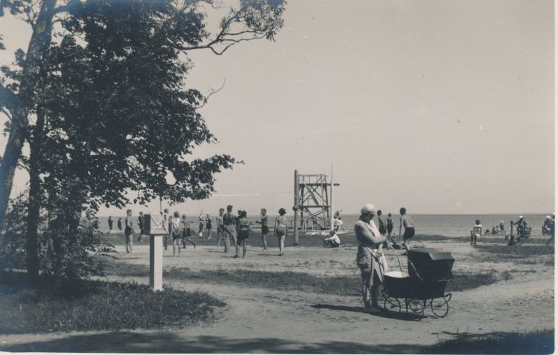 Foto. Aafrika rand suvitajatega.  Albumis HM 8466:1.Kuulunud kapten Harald Dampffile.