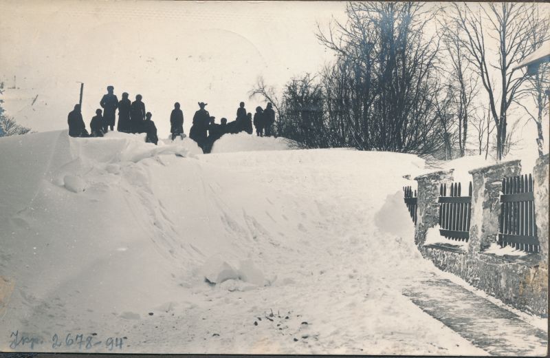 Foto. Dampfi album. Lumehanged Uussadama tänaval tollihoone juures dets. 1913.