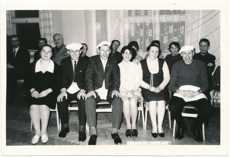 Foto. Sanatoorium Laine puhkajad puhkehetkel 1971, Fotogr. H. Alver