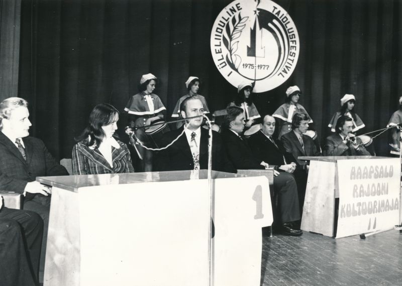 Foto. Üleliidulise taidlusfestivali üritusel Haapsalu kultuurimajas 1976. a. Mustvalge.