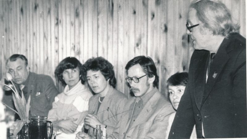 Foto. Haapsalu Koduloomuuseumi 55. aastapäeva ajaloopäev, 28.04.1984. Pidulauas. Foto: T. Sillaste.