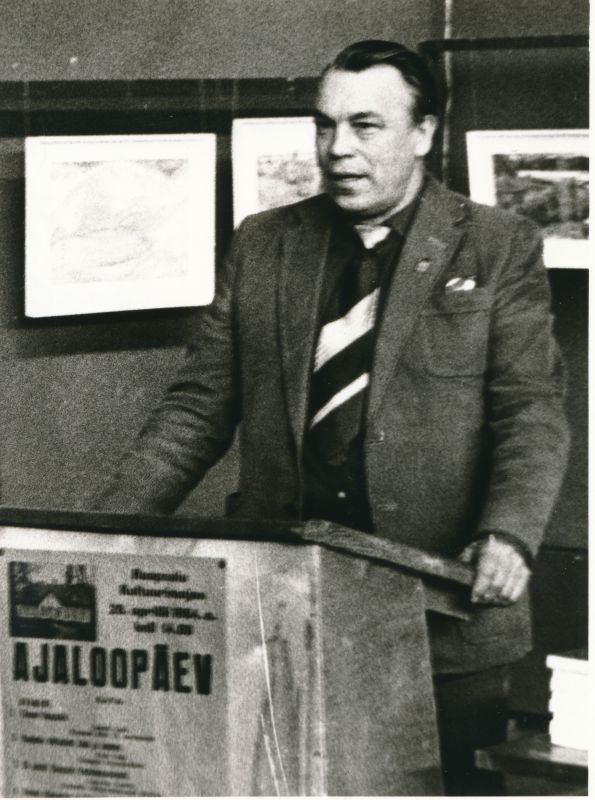 Foto. Haapsalu Koduloomuuseumi 55. aastapäeva ajaloopäev, 28.04.1984. Kõneleb Fredi Tomps.