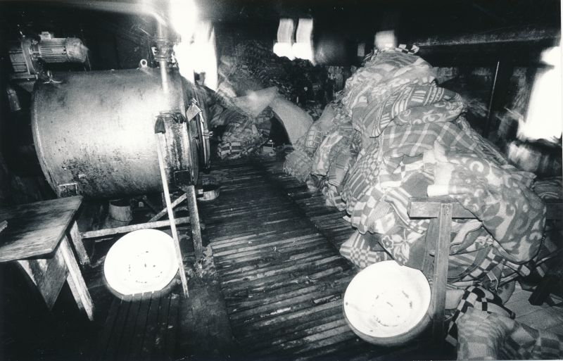 Foto. Haapsalus keemilise puhastuse töökoja sisevaade. Okt. 1991.