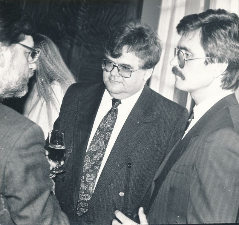 Foto. Eesti valitsusjuht Edgar Savisaar ja Lääne maavanem Andres Lipstok (paremal) Haapsalu Hotelli avamisel 14.12.1991.a.