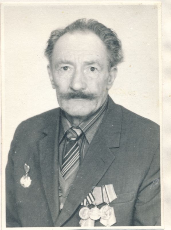 Foto. Sõjaveteran Heinrich Lilleväli. Mustvalge. Asub HM 7940:1.