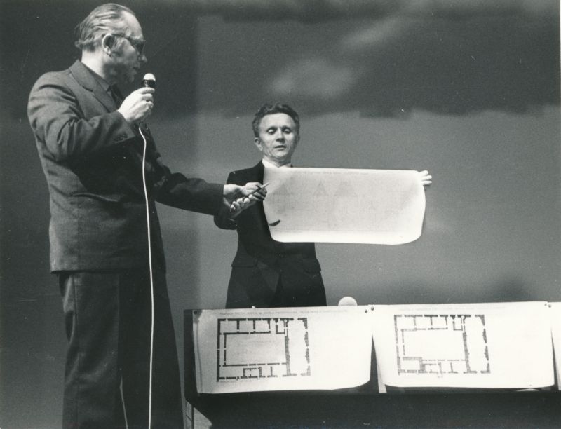 Foto. Kalvi Aluve esinemas Haapsalus arheoloogia- ja arhitektuuripäeval 27.02.1982. a.