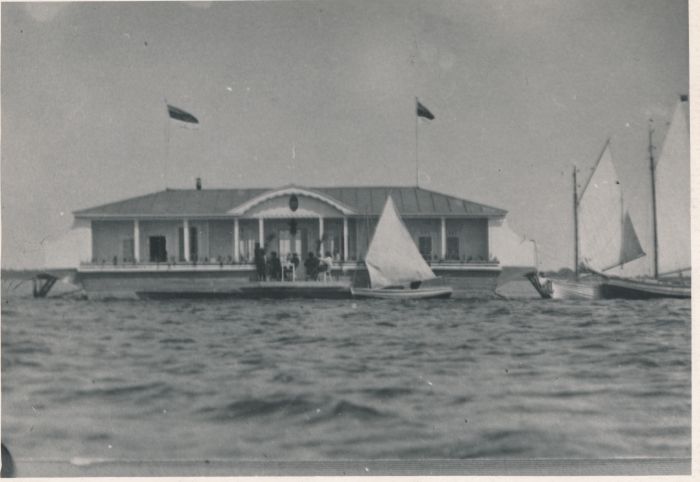 Foto. Ujuv kohvik-restoran "Eesti Veneetsia" Haapsalu lähedal ca 1926-27. 1967. Ü. p. M. Arro.