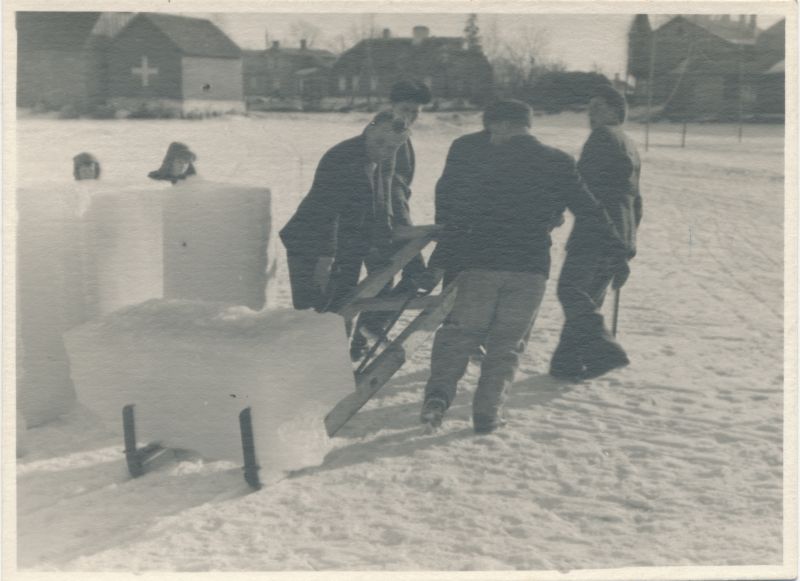 Foto. Jää transport Haapsalu lahel märtsis 1948. Elmar Haljaste kogu.