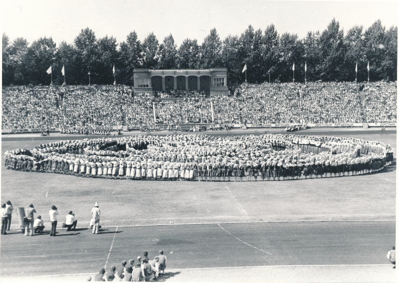 Foto. ENSV Laulu- ja tantsupidu. 1975. Tantsupidu.