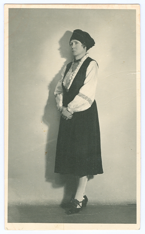 Foto. Marta Lepp, 1905.a. revolutsiooni tegelane (ünd. Riisiperes). Foto: Parikas.