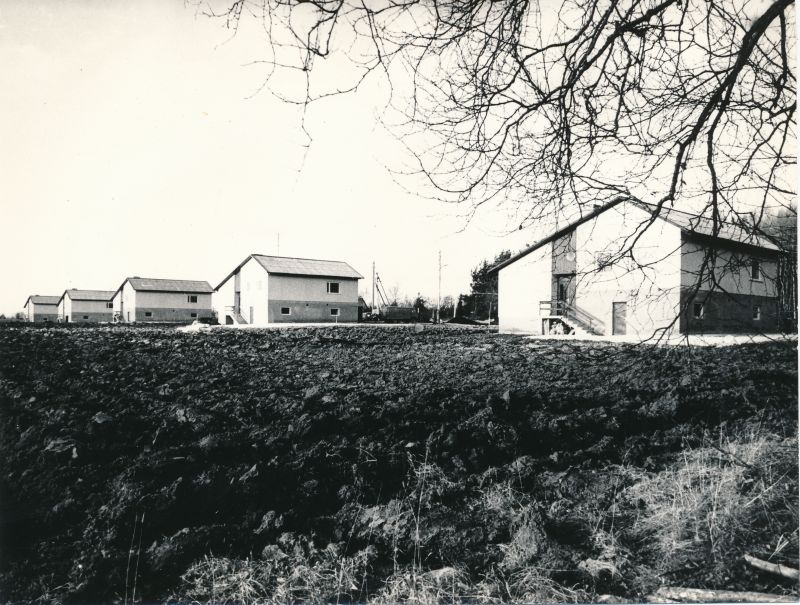 Foto. "Sõpruse" kolhoosi ühepereelamud Paliveres 1985.a.