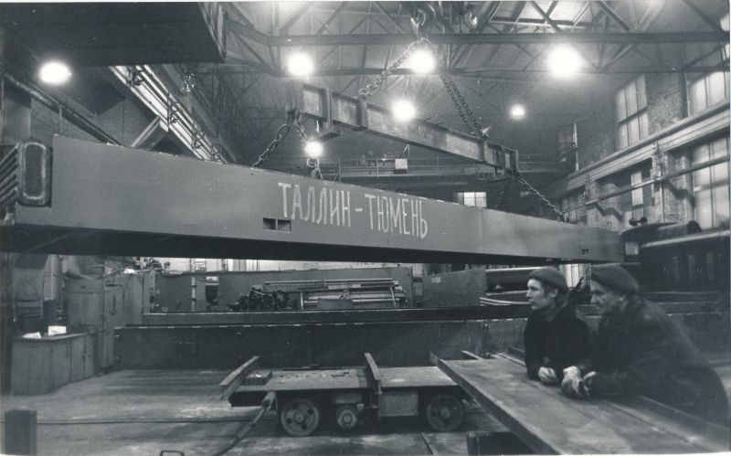 Foto. J. Lauristini nimelises Tallinna Masinatehases toodetakse õhkjahuteid, mis on ette nähtud Lääne-Siberi gaasimagistraalide kompressorijaamade jaoks. 1982.
