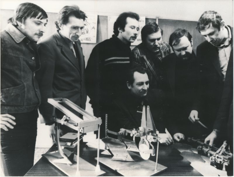 Foto. Tallinna Õhtukeskkooli nr. 39 õppeklassis. 1984.