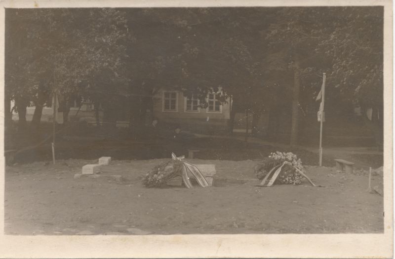 Foto.  Eesti Vabadussõjas langenute mälestussamba nurgakivi panekul Haapsalus 1924.a.