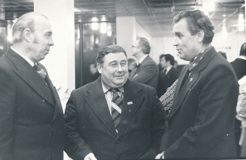 Foto. Haapsalu rajooni parimad mehhanisaatorid. Vasakult E. Aasa (kolhoos "Sõprus"), J. Kaus ja H. Lääne (Lihula sovhoos).1982. a.
Foto: Harles Pilter.