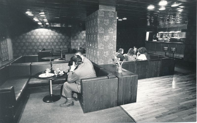 Foto. Haapsalu kaubanduskeskuse baari vaade.
Foto: H. Pilter, 1981. a.