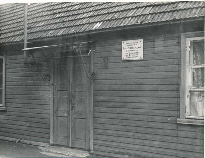 Foto. Wiedemanni sünnimaja mälestustahvliga (Wiedemanni 25).
Foto: E. Pallo, 1981.a.