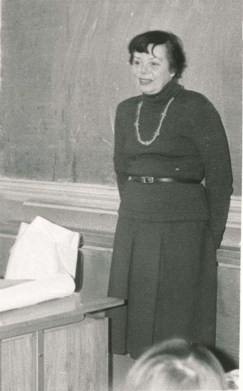 Foto.  Kirjanik Dagmar Normet. 7.aprill 1982.a.
Foto: Tenno Sillaste.