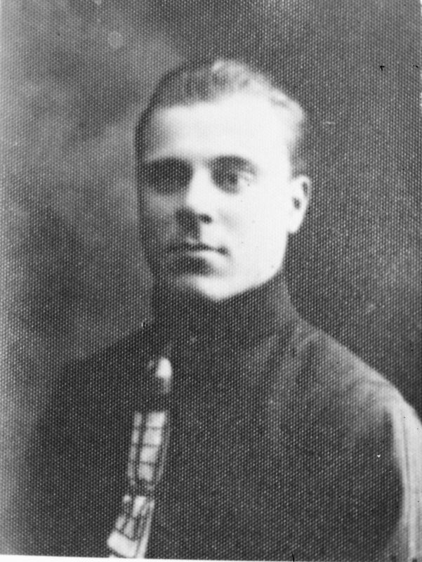 Negatiiv. Urb, Karl Ivani p. (sünd 28.IX 1907). Võttis osa kodusõjast Siberis Koltðaki tagalas. 1925.a.
Kopeerija: M. Arro, 1967.
