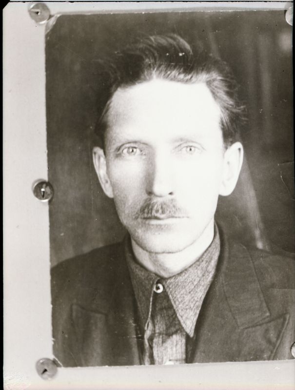 Negatiiv. Ed. Piibe 1936.a., mil ta töötas Autokooli (Moskva oblast) direktori asetäitjana poliitalal. 
Kopeerija: M. Arro, 1967.