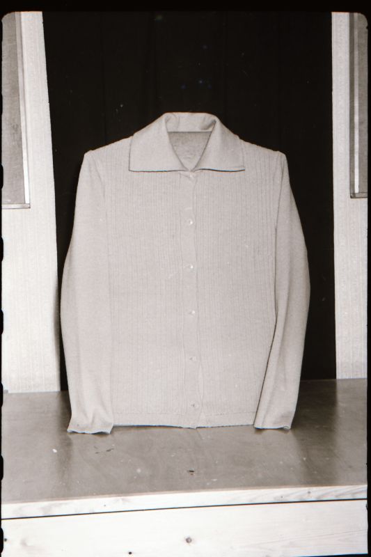 Negatiiv. Teeninduskombinaat "haapsalu" 1968.a. silmkoe toodete näidised. Kampsun - mudel 1968.
Kopeerija: M. Arro, 1967.