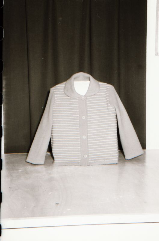 Negatiiv. Teeninduskombinaat "haapsalu" 1968.a. silmkoe toodete näidised. Kampsun - mudel 1968.
Kopeerija: M. Arro, 1967.