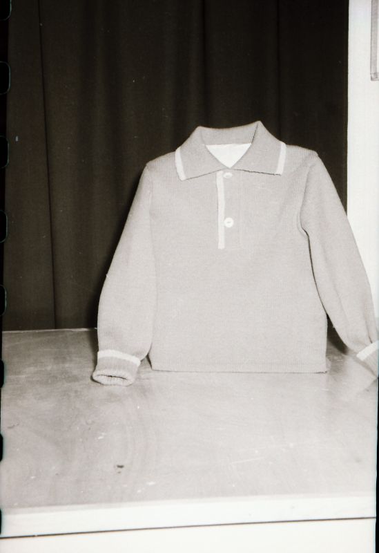 Negatiiv. Teeninduskombinaat "haapsalu" 1968.a. silmkoe toodete näidised. Mudel 1968.
Kopeerija: M. Arro, 1967.