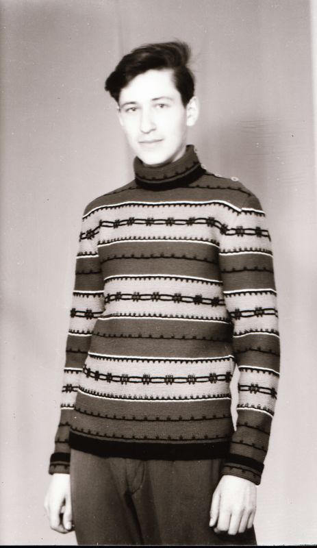 Negatiiv. Teeninduskombinaat "Haapsalu" silmkoe tooted (näidised). Meeste sviiter.