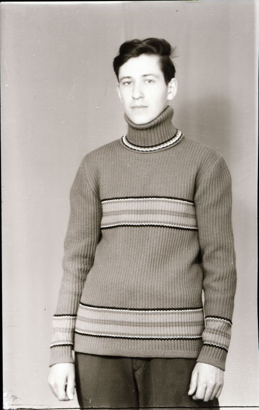 Negatiiv. Teeninduskombinaat "Haapsalu" silmkoe tooted (näidised). Meeste sviiter.