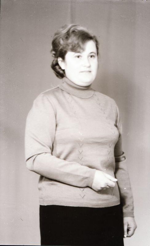 Negatiiv. Teeninduskombinaat "Haapsalu" silmkoe tooted (näidised). Naiste sviiter.