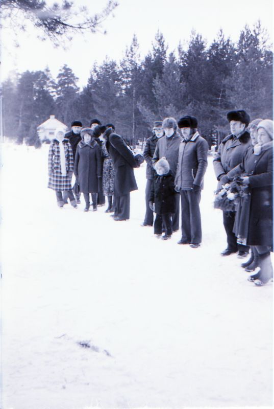 Negatiiv. R. Haavamägi majamuuseumi avamine 14.02.1981. Mälestamine Haapsalu Metsakalmistul.