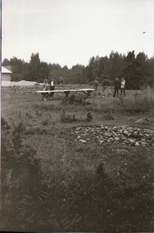 Negatiiv. Kõmsi kivikirstkalmed. Arheoloogia. Pärnamäe kivikirstkalmed. 1978-1982.