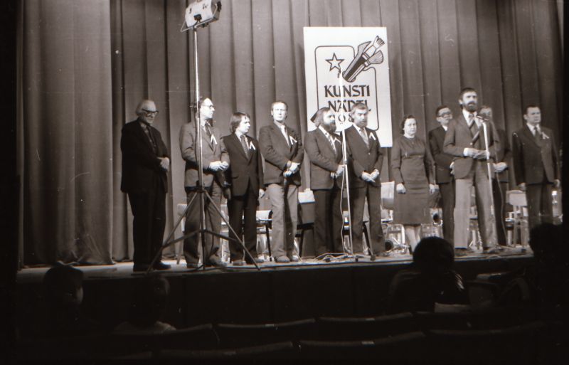 Negatiiv. 1981.a. Kunstinädala avamine Haapsalu raj. kultuurimajas. Kõneleb H. Valk. 10.04.1981. Foto: T. Kempi