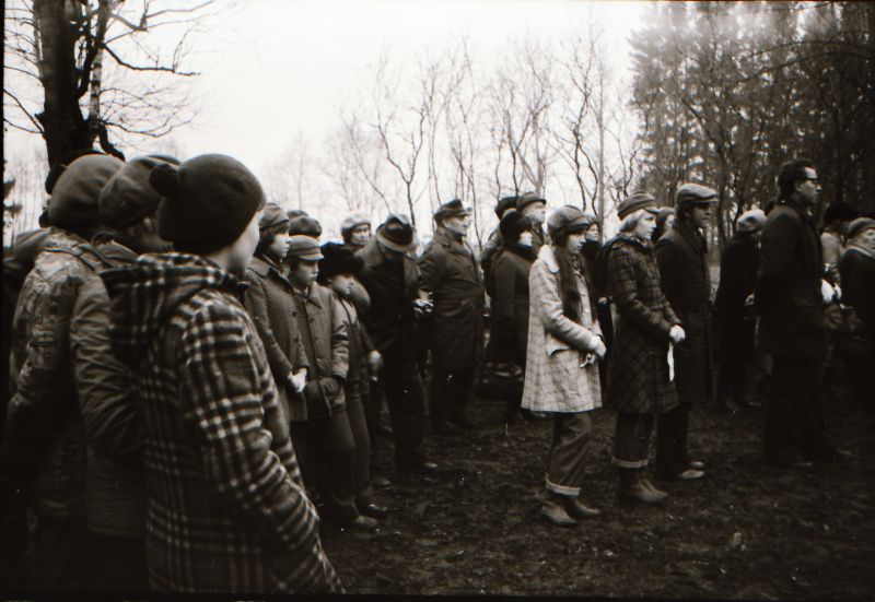 Negatiiv. Kreegi mälestusmärgi avamine Saanika külas, Läänemaal. 03.12.1979.