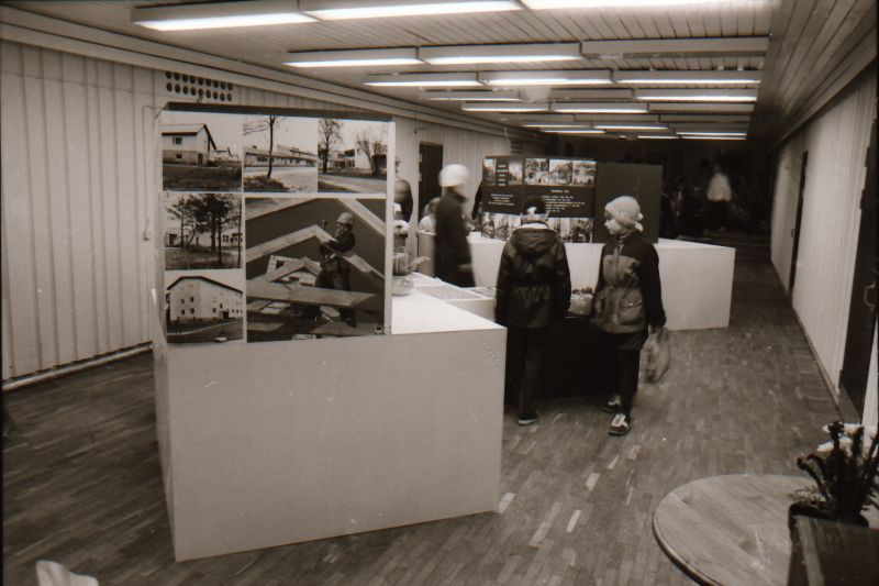 Negatiiv. Haapsalu rajooni rahvamajandussaavutuste näitus "Expo 70" 30.okt.-1.nov.1987.a. Vaade näitusesaali.
Foto: E.Ambos.