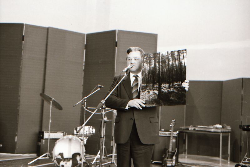 Fotonegatiiv. Taebla kooli 140.aastapäeva tähistamine 29.aprillil 1988.a.
Foto: Elmar Ambos.