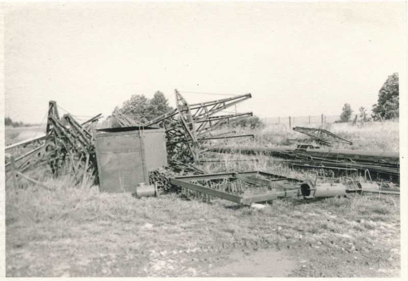 Foto. Televisiooni retrakslaatori ehitus Haapsalus (Uuemõisas), 1974