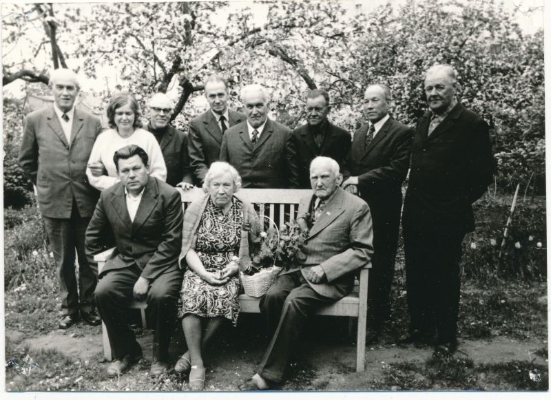 Foto. Endise Läänemaa Telefoni-Telegraafi Võrgu ülema Johannes Hollandi 90. juubel. Foto V. Pärtel, 1976