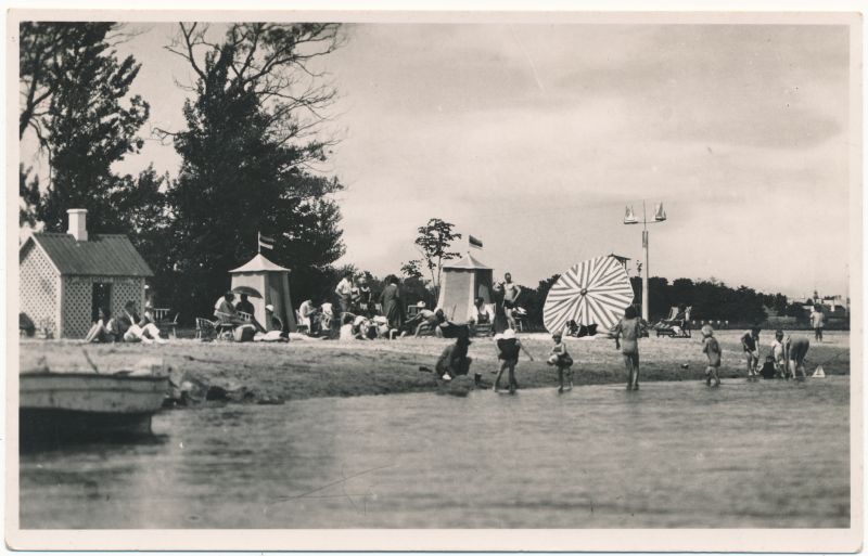 Foto. Päevitajad ja suplejad Aafrika rannas u 1935