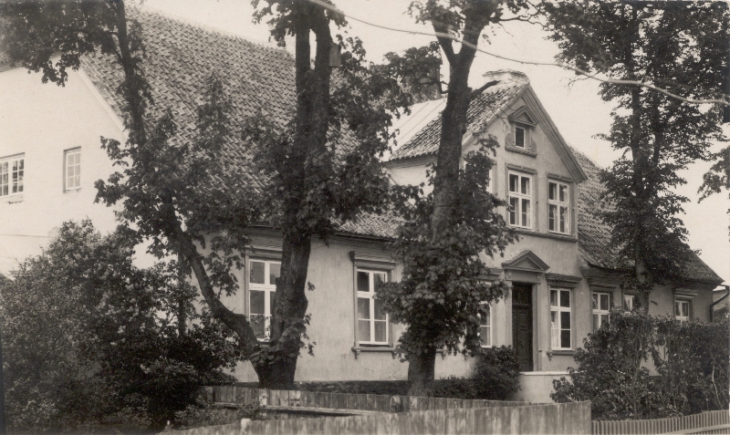 Fotopostkaart. Ühisgümnaasiumi Kalda 6 hoone külgvaates. u. 1934.