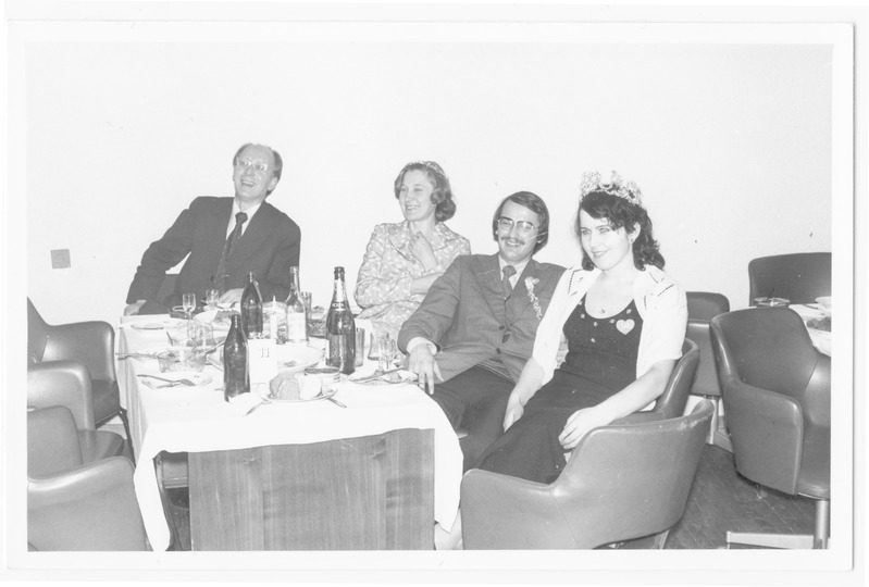 Muuseumitöötajate nääriballil kolhoosi talveaias