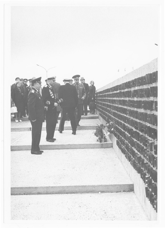 Lillede asetamine Suures Isamaasõjas langenute auks