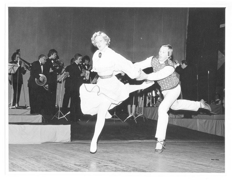 Tantsupaar Tiia ja Lembo Võõsa kalurikolhooside taidlusülevaatusel "HÕBEDANE MERI" 1980 J. Tombi nim. kultuuripalees