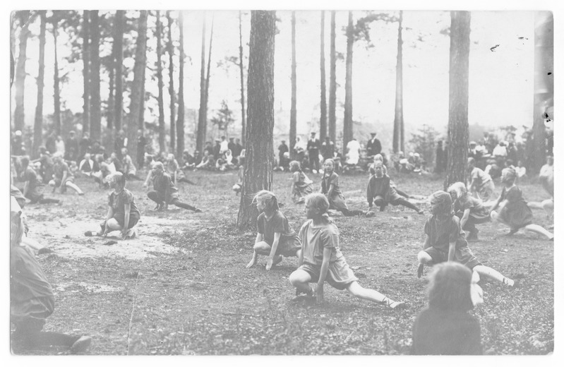 Koolipidu Loksa-Nõmmel 1920.a. keskel