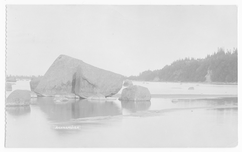 Fotopostkaart. Suured kivid Rannamõisas.