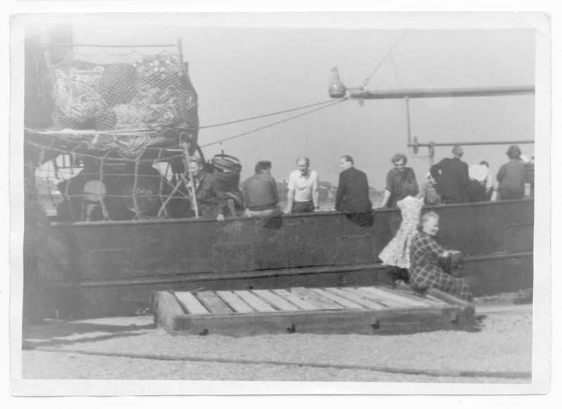 CPT-4589 enne väljasõitu Tallinna kaubasadamas Vasakult neljas S.M.Kirovi nimelise kalurikolhoosi esimees Oskar Kuul 1963.a. või 1964.a.