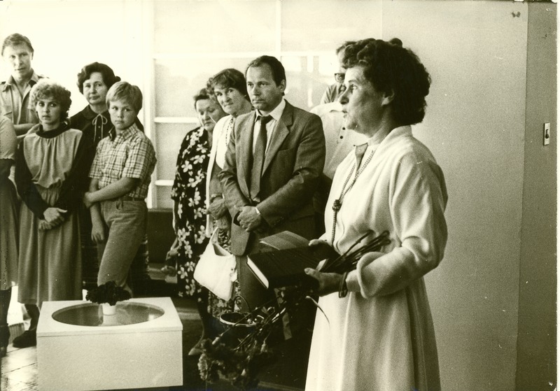 S.M.Kirovi nimelise kalurikolhoosi Pärnu pansionaadi  avamispäeval 12.07.1985.a. Kolhoosi aü komitee esimees Saima Kruuser tervitussõnu ütlemas