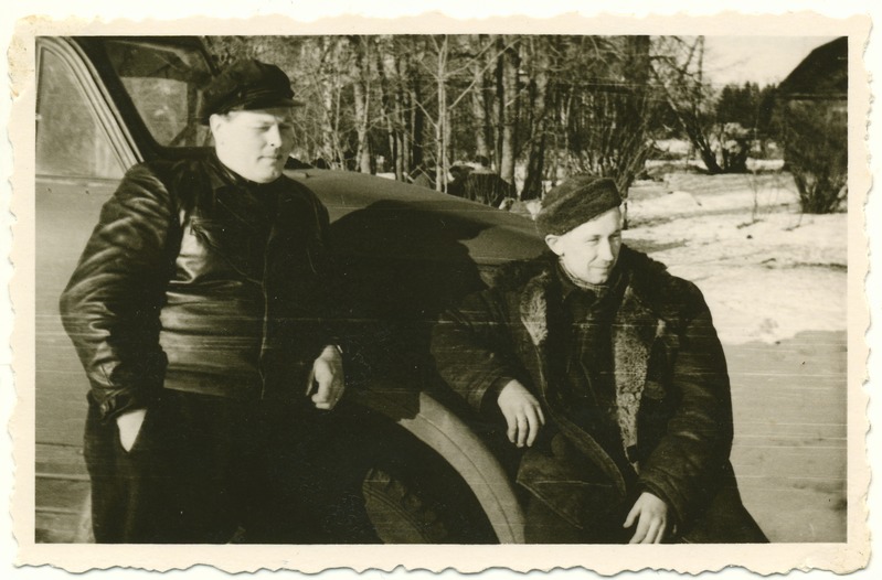 Kolhoosi "Ühisjõud" autojuhid Hirvlis 1959.a.